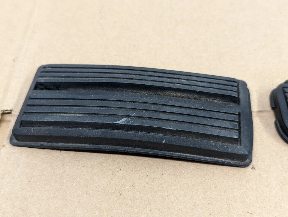 Pastilla de pedal de freno Dodge Shadow Daytona Sundance Chrysler Lebaron Plymouth 4019660 Foto 3 de 4