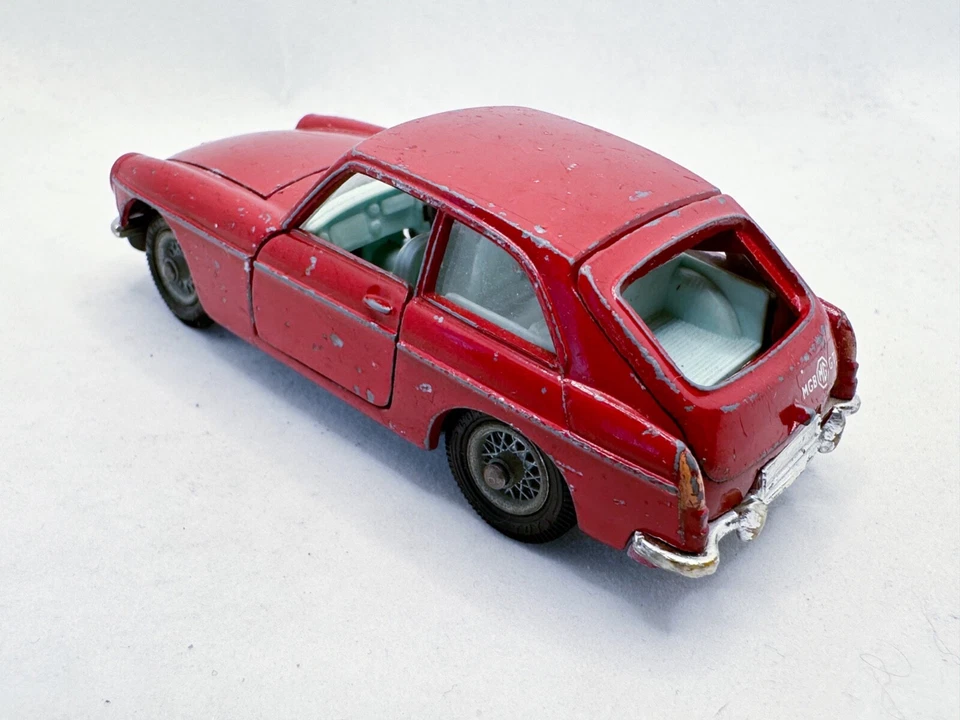 Coche deportivo vintage Corgi Toys # 327 MGB GT MODELO DIECAST ROJO 1967 Foto 2 de 4
