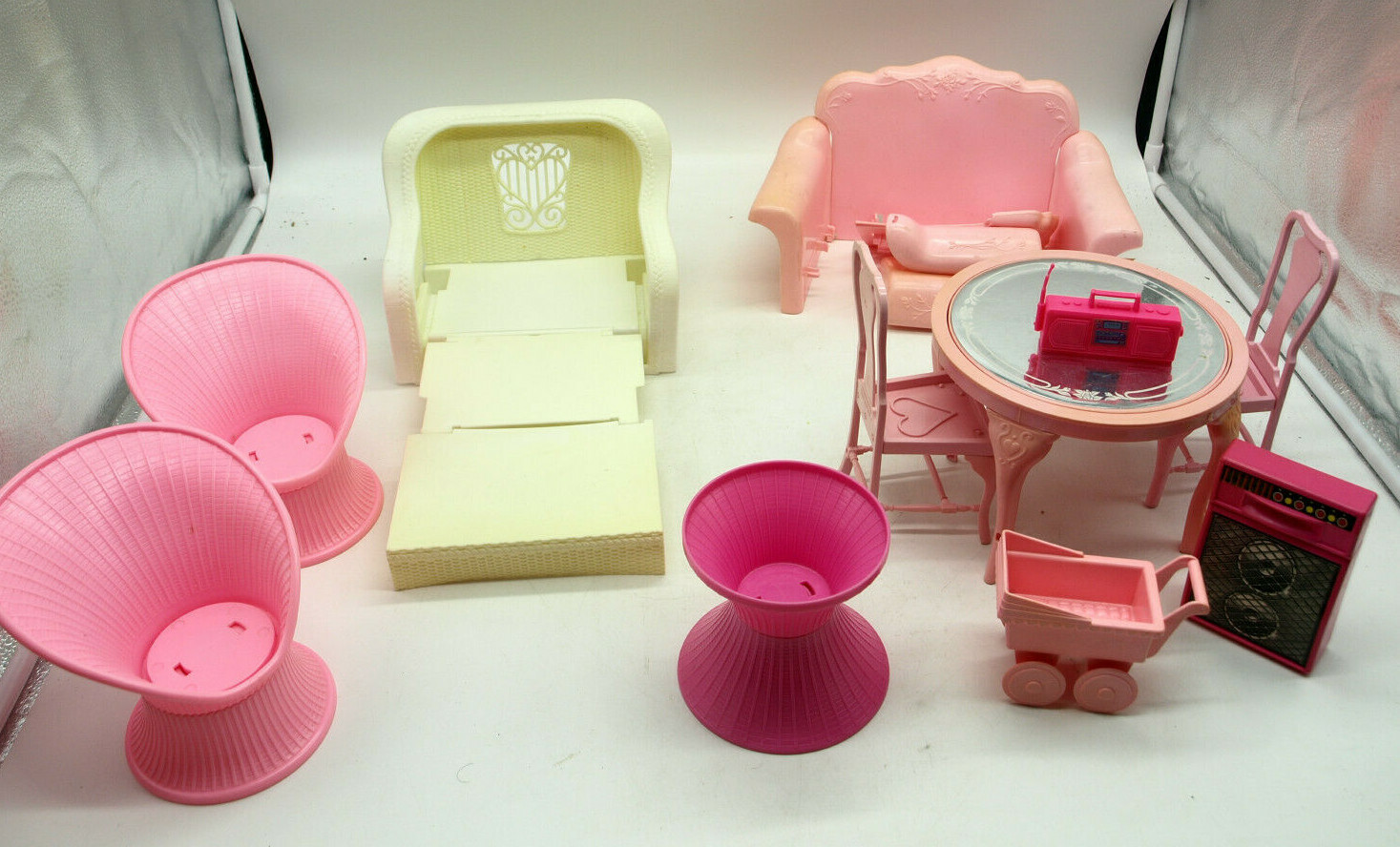 barbie table and chairs