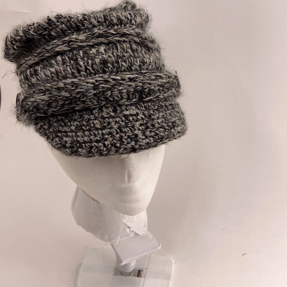 Screamer knit short brim winter cap gray black with fleece lining