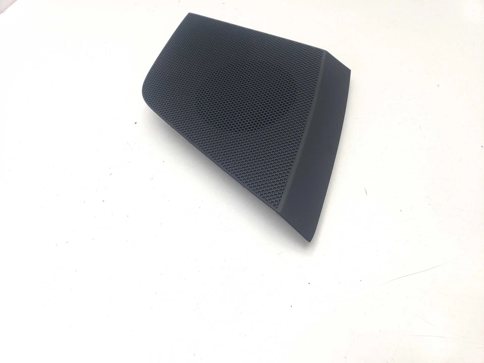 AUDI A3 8Y FRONT LEFT DASHBOARD SPEAKER COVER 8Y2857227 2023 - Image 4 of 4