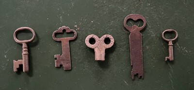 Collection of 5 Antique 19th century Steampunk Metal Skeleton Clock Keys #10