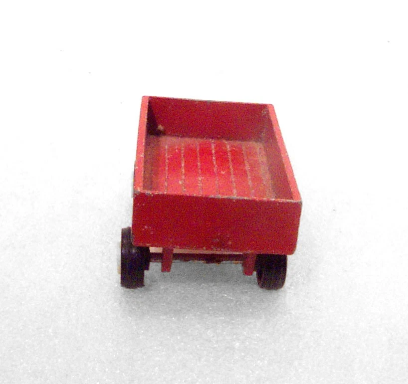 Remolque de juguete vintage pequeño de metal rojo Farm Wagon Foto 4 de 4