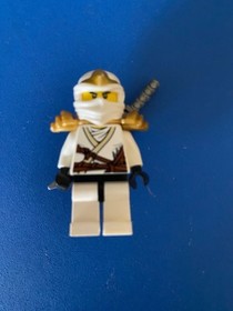 Lego Ninjago 9440 Complete W/ Manual And Minifigure - No box