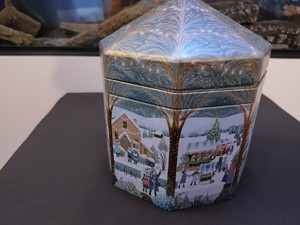 M&S LEER verschneite Weihnachten musikalischer Lichtprojektor Keksdose Marks and Spencer