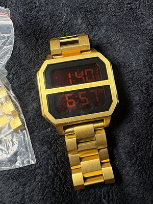 Adidas Originals Archive_MR2 watch never worn