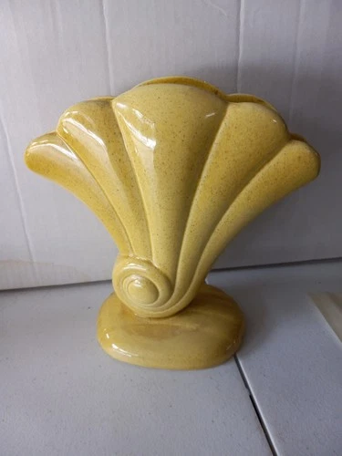 Vintage 1960's Red Wing Pottery Yellow Speckle shell Vase #892 Planter USA