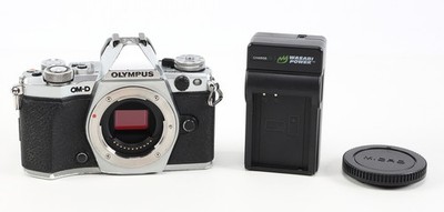 Olympus OM-D E-M5 Mark II Mirrorless MFT Camera Body {16.1MP} Battery & Charger