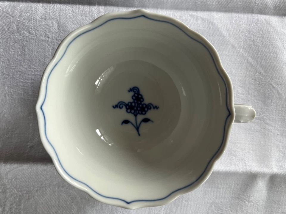 MEISSEN Teetasse  Zwiebelmuster  Neuer Ausschnitt  1. Wahl  Form 00623 - Bild 2 von 4