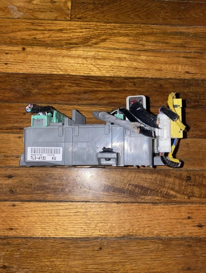 ACURA TSX 2011-2013 - caja de fusibles interior del lado del pasajero TL2A130 Foto 2 de 3