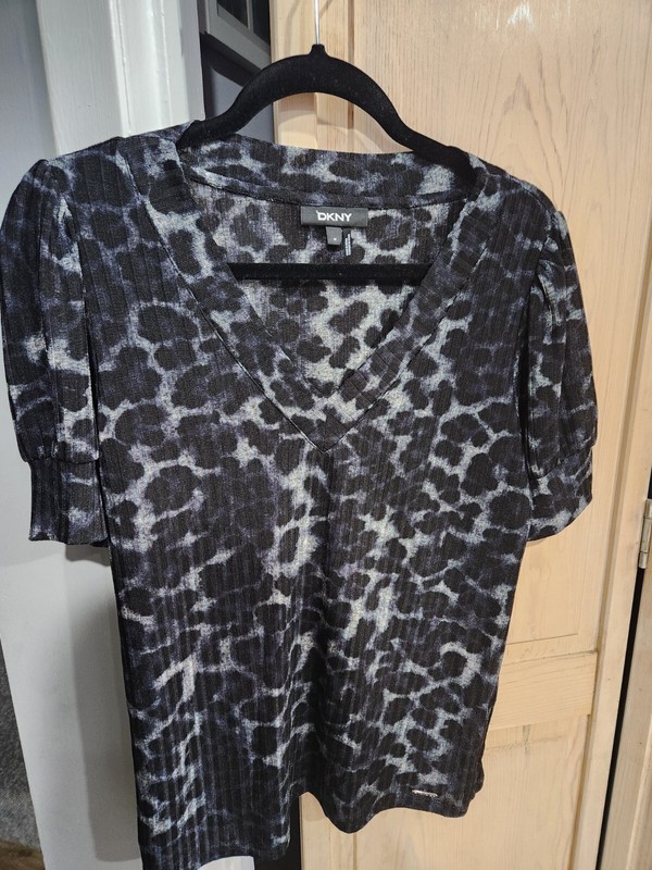 DKNY Top Women's Medium Black Animal Print Short Sleeve Sz. M NWOT