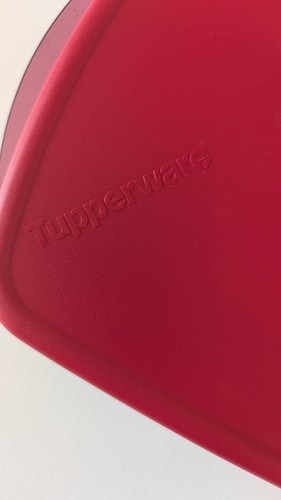 Tupperware Rock N Serve Divided Container 3990A-2 Microwave Reheatable Burgundy! - Picture 4 of 5