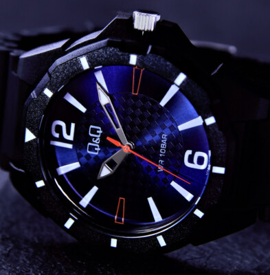 Q&Q by Citizen Herren Armband Uhr Blau 10 Atm Zeiger floureszierend V30A-002VY