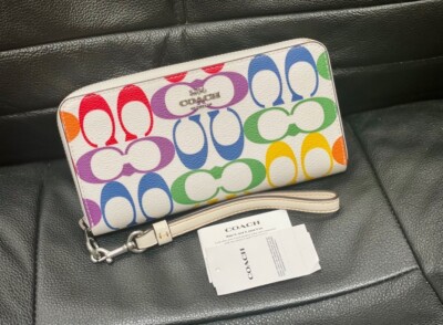 coach ウォレット　レインボー Coach Pride Continental Long Zip Around Wallet In Rainbow