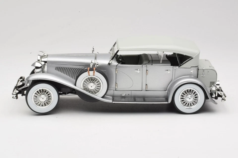 13525 Duesenberg SJ Silver GreenLight 1:18 - Immagine 4 di 4
