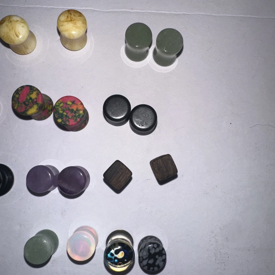 Lote de 37 plugues/túneis/medidores sortidos calibre 0 veja fotos. Algumas peças exclusivas - Imagem 2 de 4