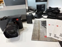 Leica Q2 Compact Digital Camera with Original Box and Extras