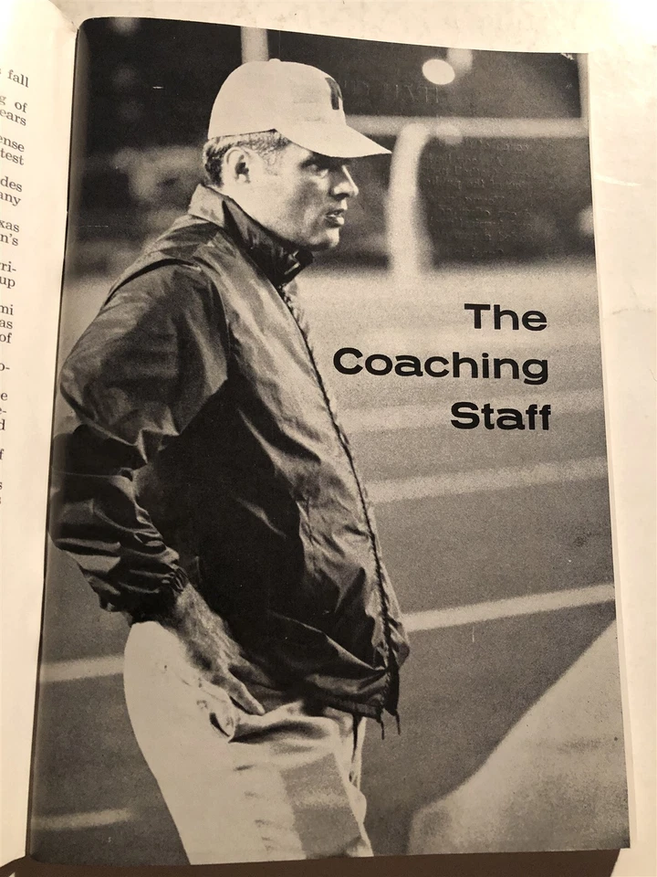 1971 MIAMI HURRICANES Media Guide Yearbook FRAN CURCI Chuck FOREMAN Burges OWENS - Image 2 of 4