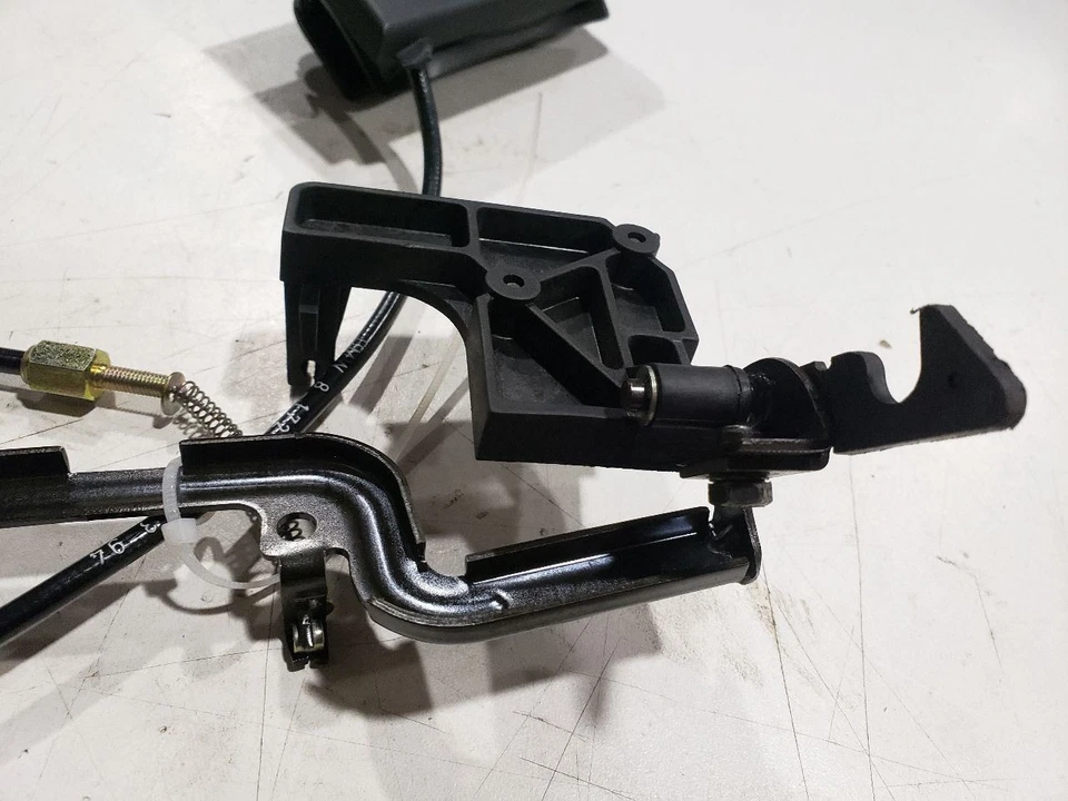 Glove Box Handle and Latch - 1995 BMW 740I E38 11/94 Euro Spec - 8172266 - Image 4 of 4