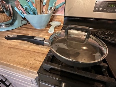 PAMPERED CHEF 9.5  Signature Series Pan w/Lid & Removable Handle. Germany READ!