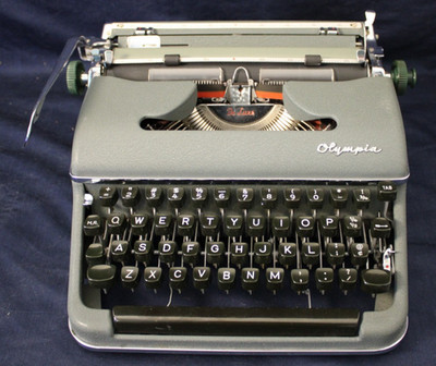 Olympia SM3 De Luxe Portable Manual Typewriter with NEW JJ PLATEN!!