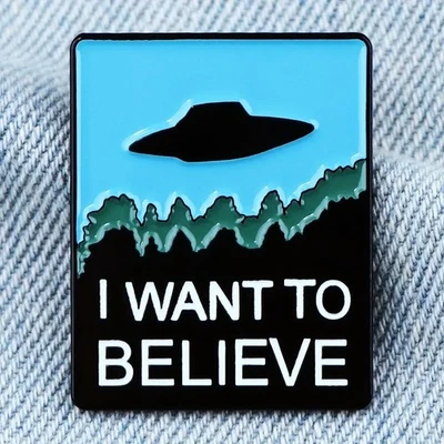 Akte X Emaille Pin I Want To Believe Mulder und Scully Mütze Rucksack Abzeichen Revers - Bild 1 von 2