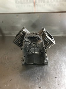 Briggs And Stratton 356447 18hp Vanguard Motor Engine Block Cylinders Crank Case