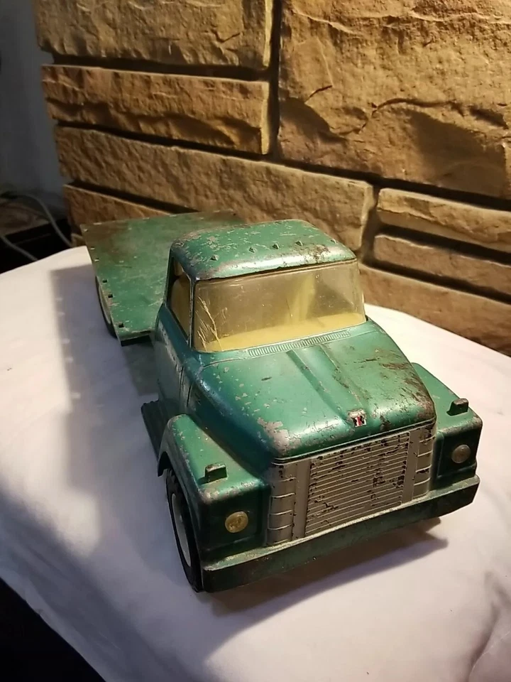 1960 USA Old Toy. INTERNATIONAL HARVESTER IH ERTL TRUCK LINE FLATBED WHITE SPOKE - Image 2 of 4