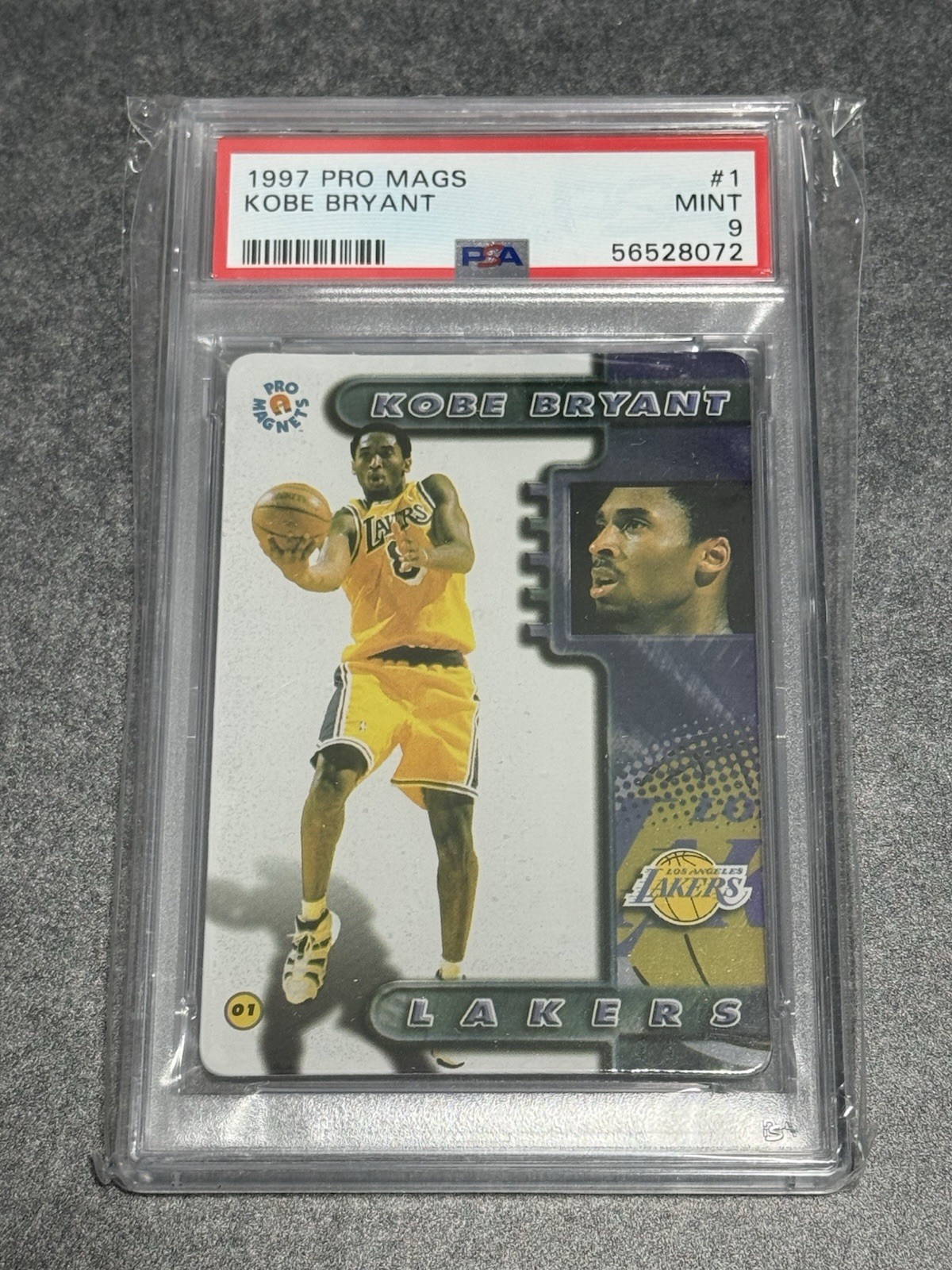 Kobe Bryant #1 2009-10 Panini Absolute Memorabilia Basketball Materials Prime Spectrum