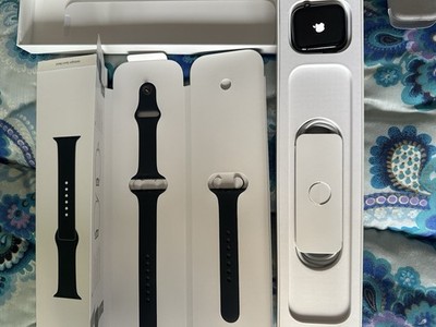 Apple Watch Series 7 GPS + Cellular, 45mm Smartwatch (4,83 cm/1,9 Zoll)