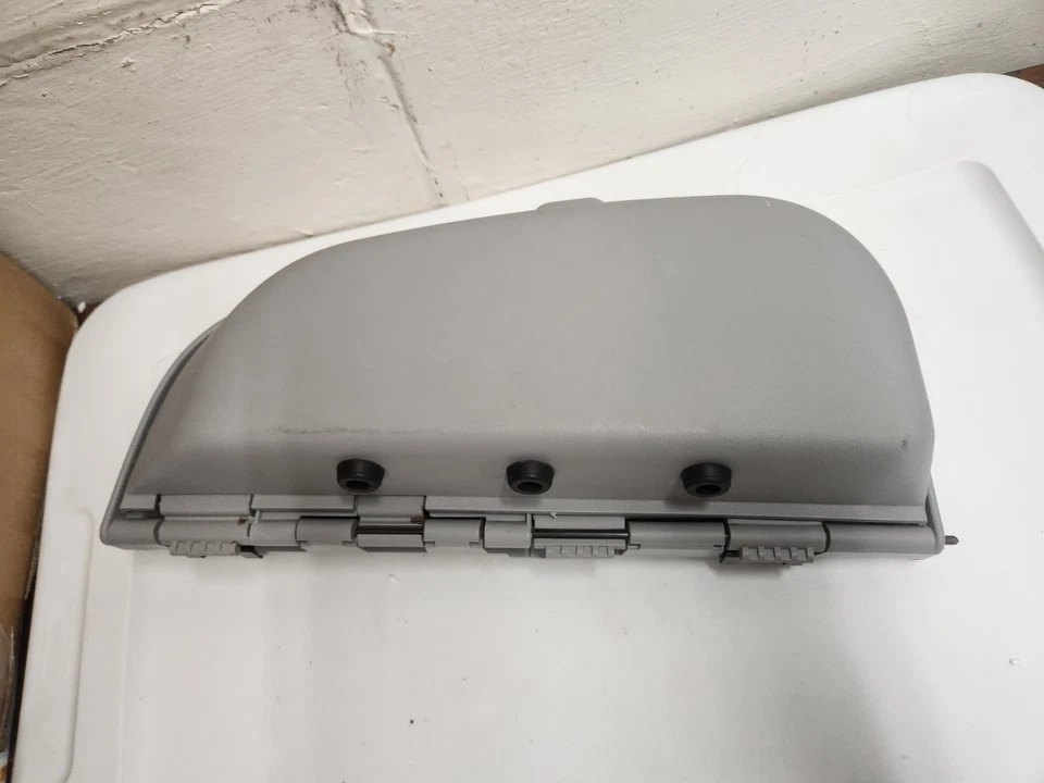 Portavasos de fábrica Nissan Quest 2004-05 montaje asiento del conductor delantero izquierdo gris claro Foto 4 de 4