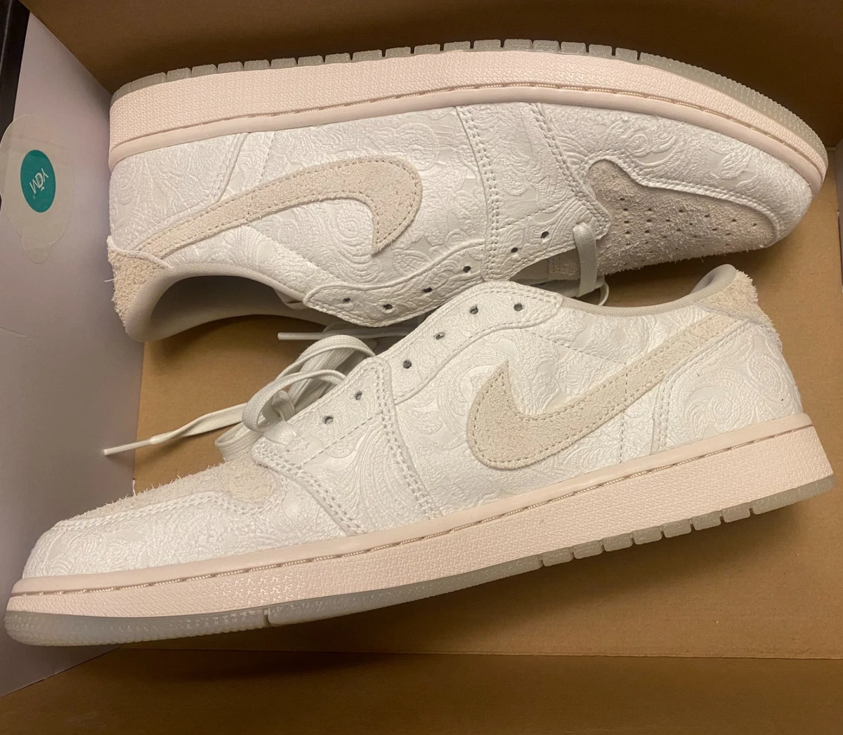 Preços baixos em Chris Paul x Air Jordan 1 Retro OG Low Give Them