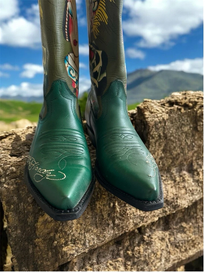 Botas vaqueras de cuero Ed Hardy con un diseño único.Talla 5. Foto 3 de 4