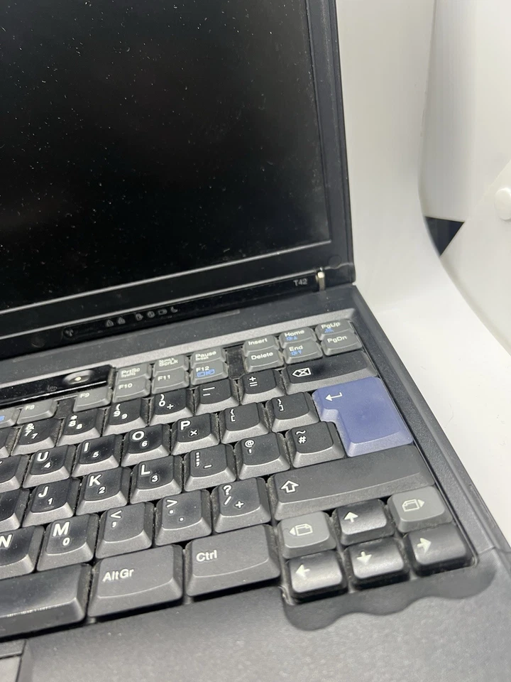 IBM ThinkPad T42 Laptop Pentium M 1.7Ghz 2GB RAM 160GB HDD WINDOWS XP SP2 READ - Image 3 of 4