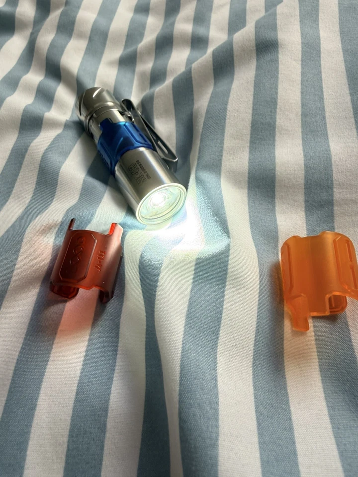 Loop Gear SK03 Stainless Steel 1000 Lumen EDC Flashlight Rechargeable - Image 4 of 4