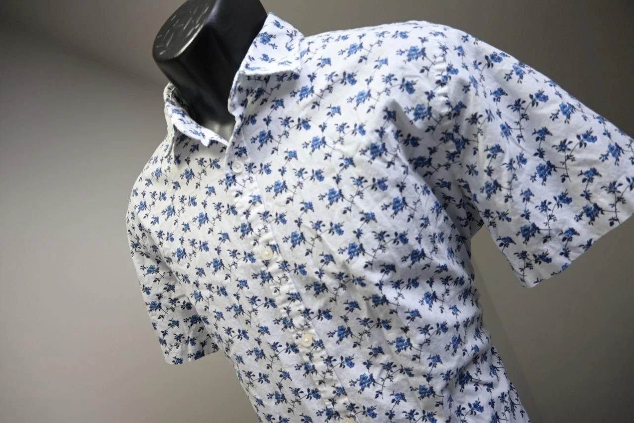 Express Button Up Shirt Floral White Blue Short Sleeve Mens Sz Medium