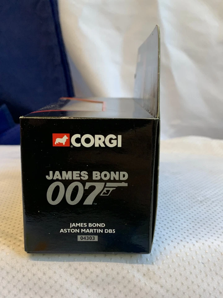 Corgi James Bond Aston Martin DB5 1999 modelo de vehículo a escala diecast en caja Foto 4 de 4