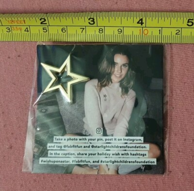 FabFitFun Starlight Childrens Foundation gold tone star jacket lapel pin NEW