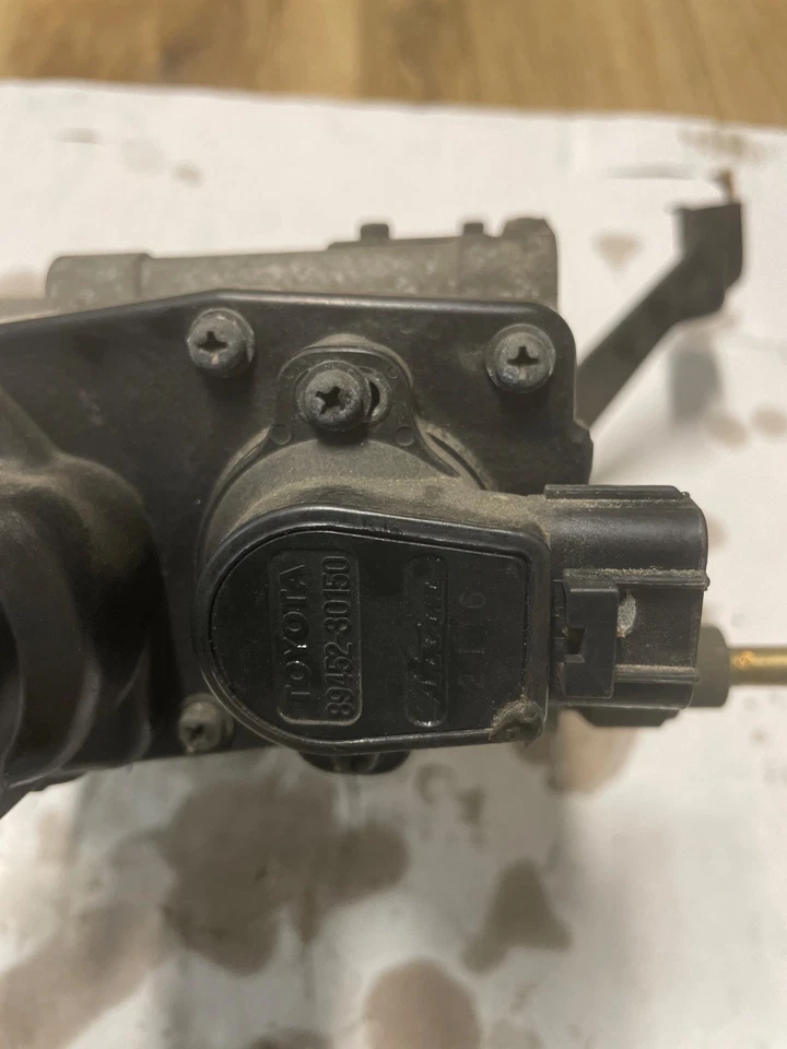 Cuerpo del acelerador de inyección de combustible Lexus GS300 IS300 2000-2004 22030-46210 OEM JDM Foto 2 de 4