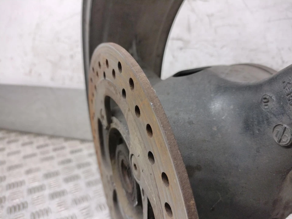 RUEDA TRASERA KAWASAKI ZR 750 750 H1 '01 Foto 2 de 4