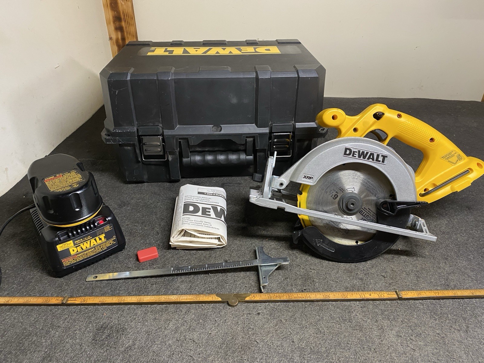 DeWalt DC390K 18V XRP 6-1/2" Circular Saw With Case, Charger