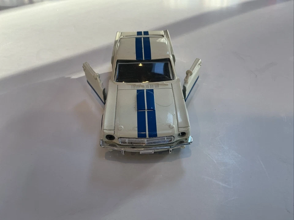 1966 Shelby Gt350 Ford Mustang Die Cast Car 1:32  - Image 3 of 3