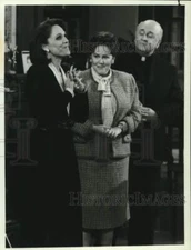 1986 Press Photo Valerie Harper, Edie McClurg & Bryan O'Byrne in "Valerie" scene