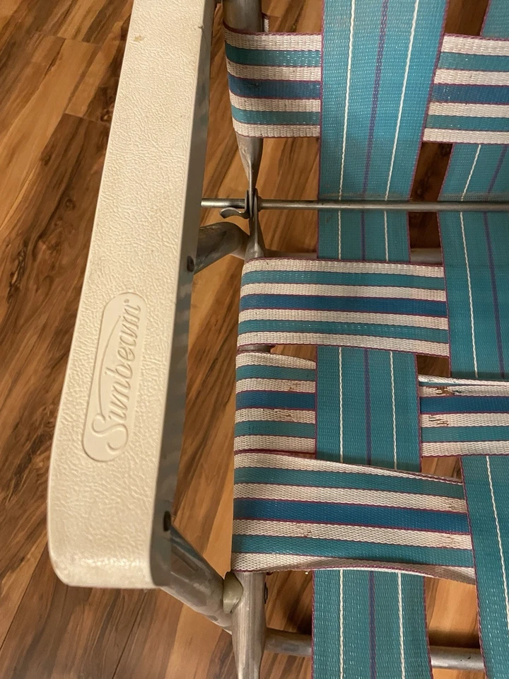 Silla de césped vintage con marco de aluminio plegable Sunbeam Webbed Foto 2 de 4