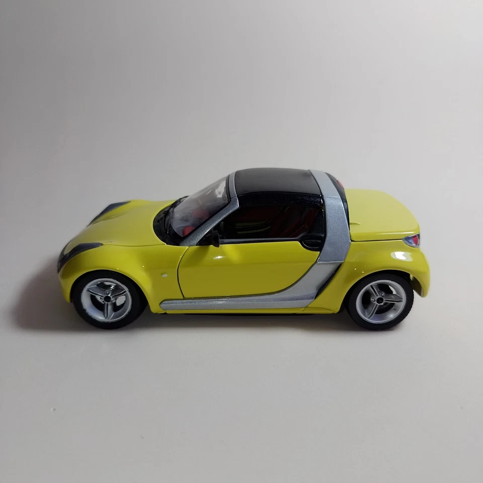 Smart Roadster 1/24 Burago Diecast Modellino Auto Bburago Made In Italy  - Immagine 3 di 4