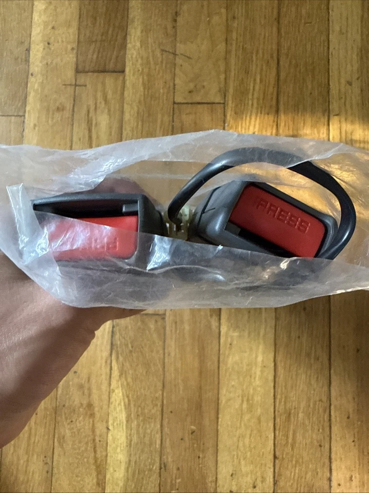 NUEVO Conjunto de hebilla de cinturón de seguridad delantero izquierdo y derecho para Kia Sephia 1995-2002 Foto 4 de 4