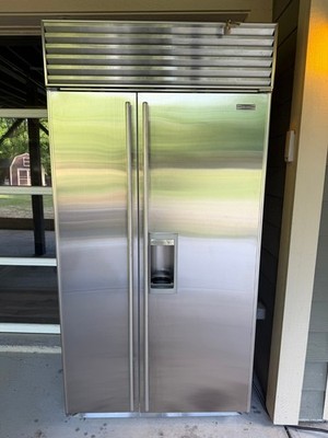 SUB-ZERO 42'' Refrigerator 685/s 3 in great condition 2006 MFG date