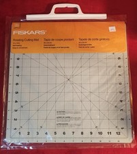 NEW in Handel bag Fiskars Rotating Cutting Matt Self Healing 13 x 13