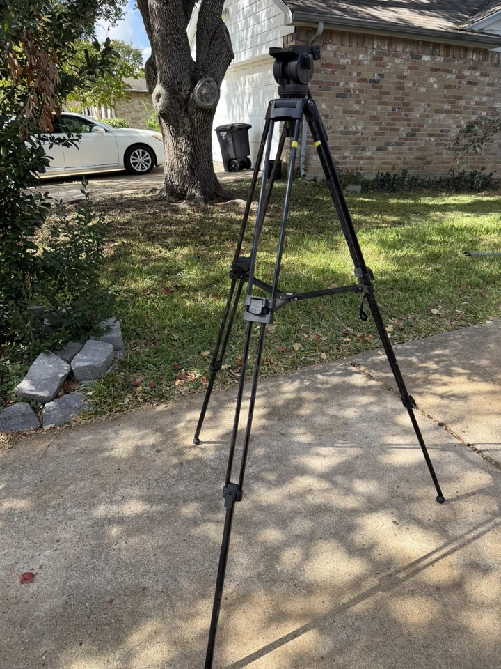 VT-2500B camera Tri pod , used by works great.  - Image 3 of 4