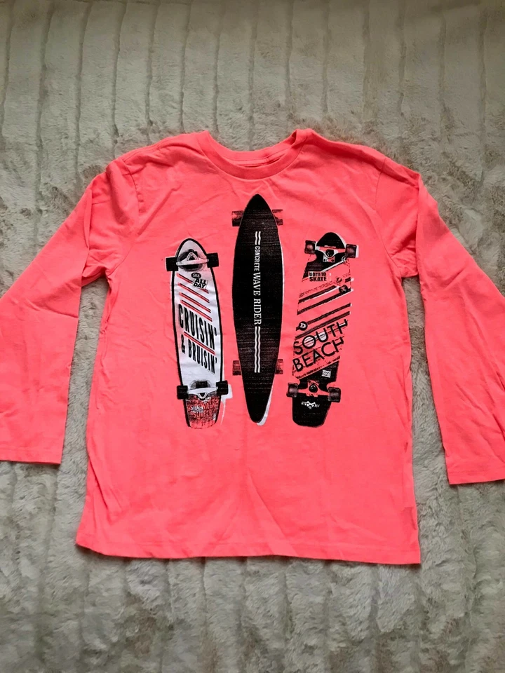 Lot of 3 Boys T-Shirts: Coral Long Sleeve Sz L, Gray Printed Sz L and Black Sz M - Image 2 of 4